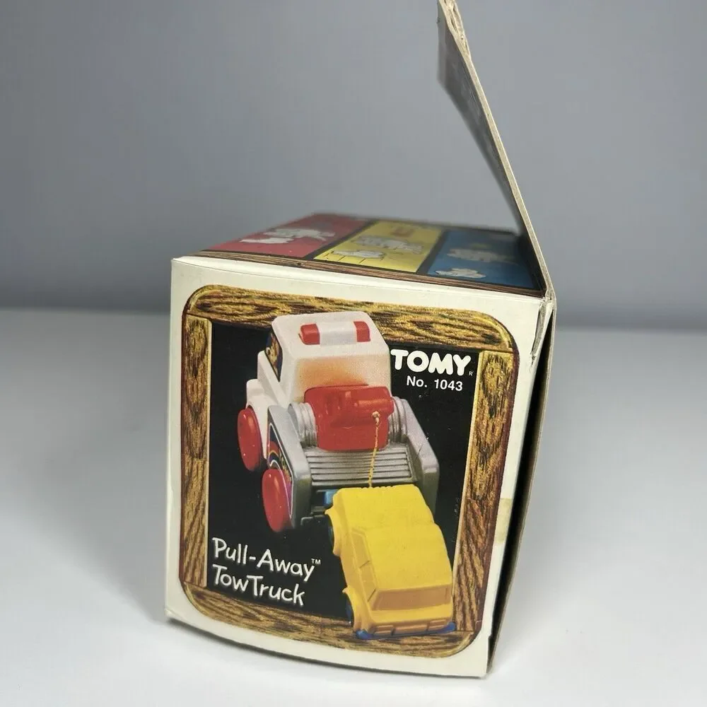 Tomy Pull-Away Toy Tow Truck Vintage 1984 No. 1043 Complete With Box & Booklet